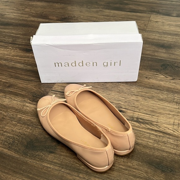 NIB Madden Girl Nude Patent Flats - Picture 5 of 10